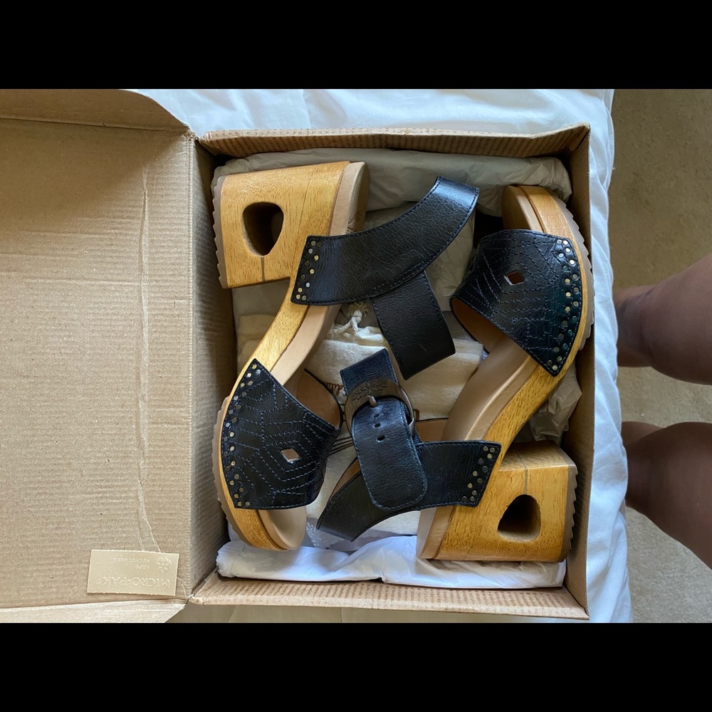 Dansko “Odele” sandal